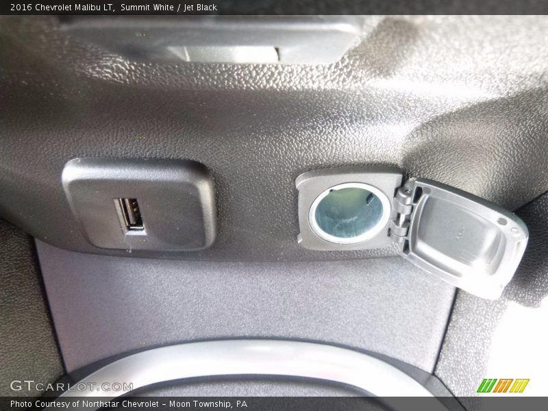Summit White / Jet Black 2016 Chevrolet Malibu LT