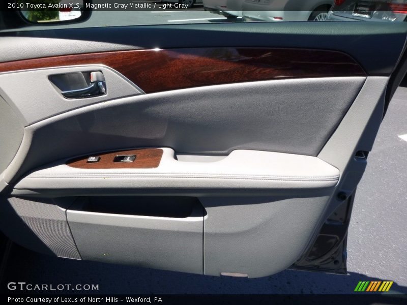Magnetic Gray Metallic / Light Gray 2010 Toyota Avalon XLS