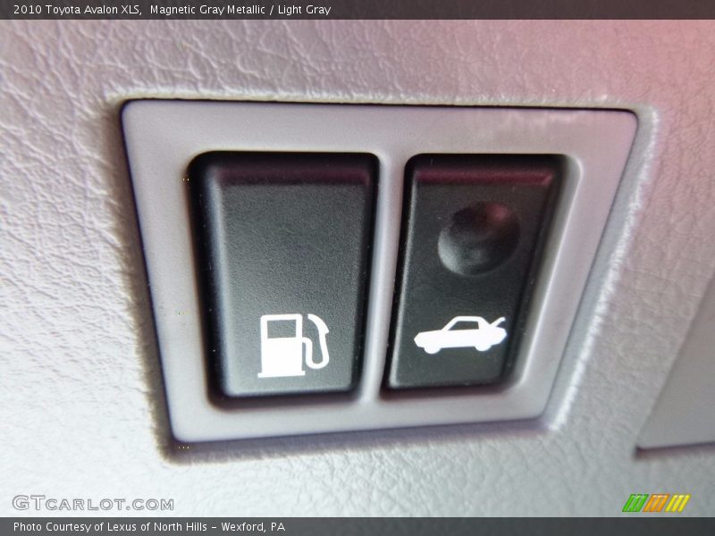 Magnetic Gray Metallic / Light Gray 2010 Toyota Avalon XLS
