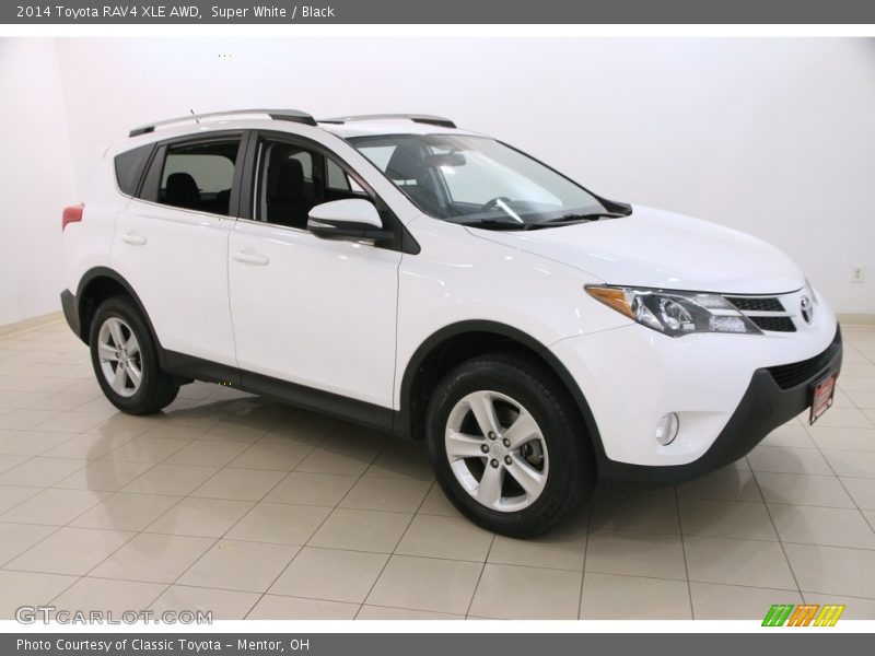 Super White / Black 2014 Toyota RAV4 XLE AWD