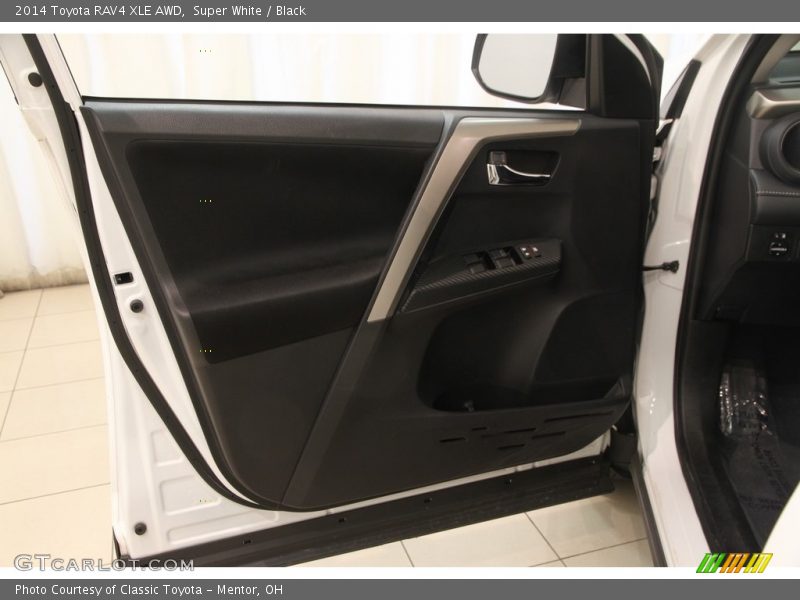 Super White / Black 2014 Toyota RAV4 XLE AWD