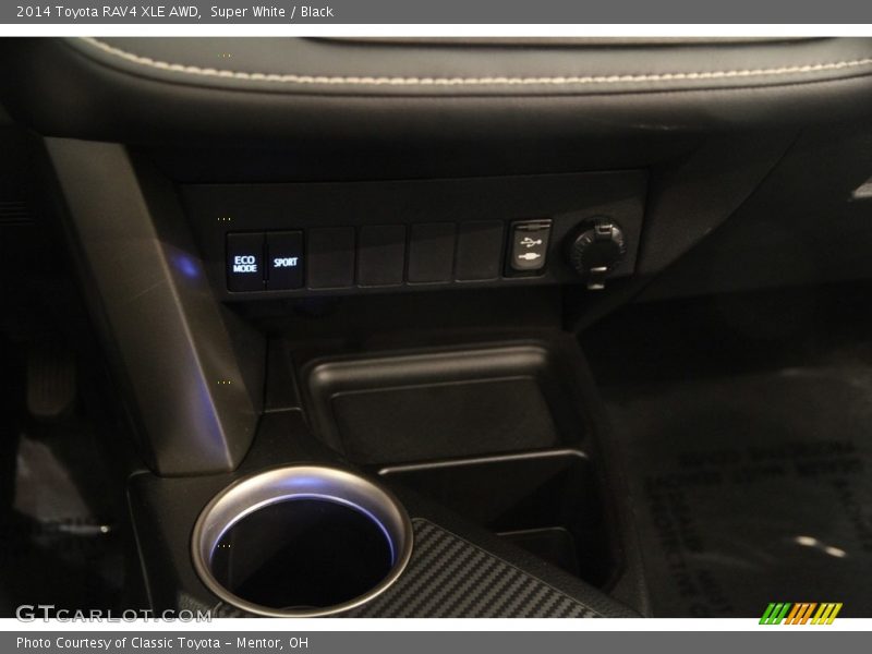 Super White / Black 2014 Toyota RAV4 XLE AWD