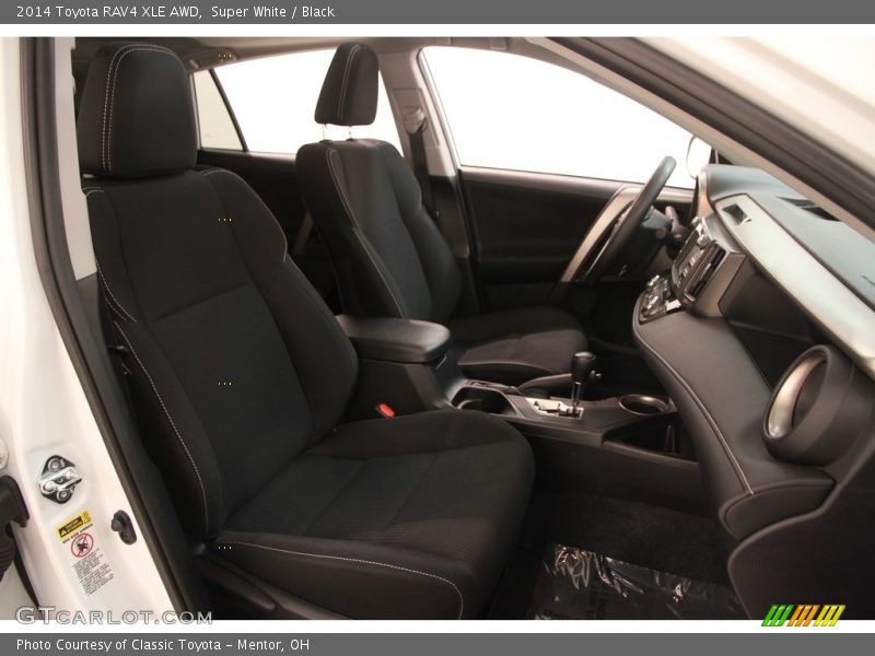 Super White / Black 2014 Toyota RAV4 XLE AWD