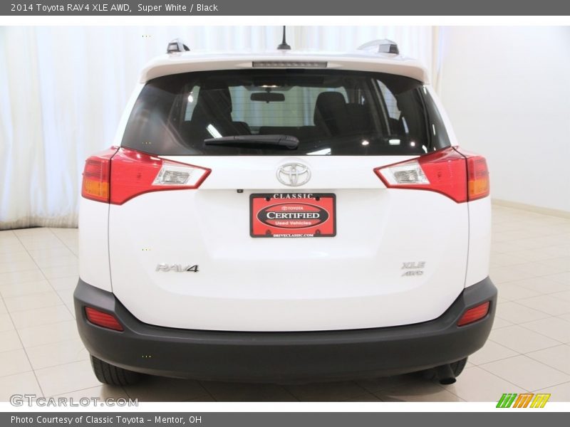 Super White / Black 2014 Toyota RAV4 XLE AWD