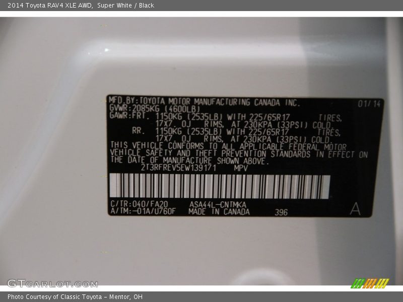 Super White / Black 2014 Toyota RAV4 XLE AWD