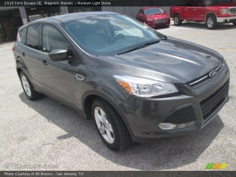 Magnetic Metallic / Medium Light Stone 2016 Ford Escape SE