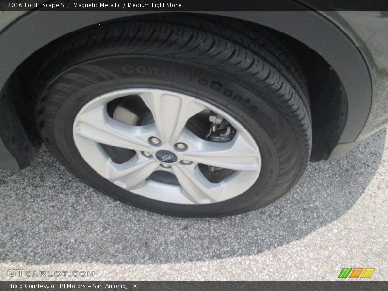 Magnetic Metallic / Medium Light Stone 2016 Ford Escape SE