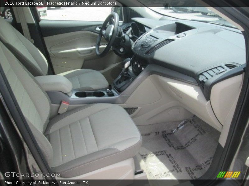 Magnetic Metallic / Medium Light Stone 2016 Ford Escape SE