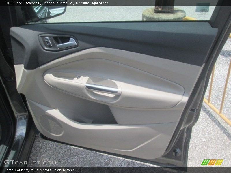Magnetic Metallic / Medium Light Stone 2016 Ford Escape SE