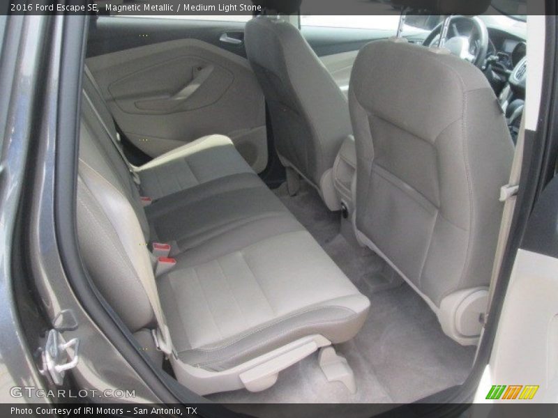 Magnetic Metallic / Medium Light Stone 2016 Ford Escape SE