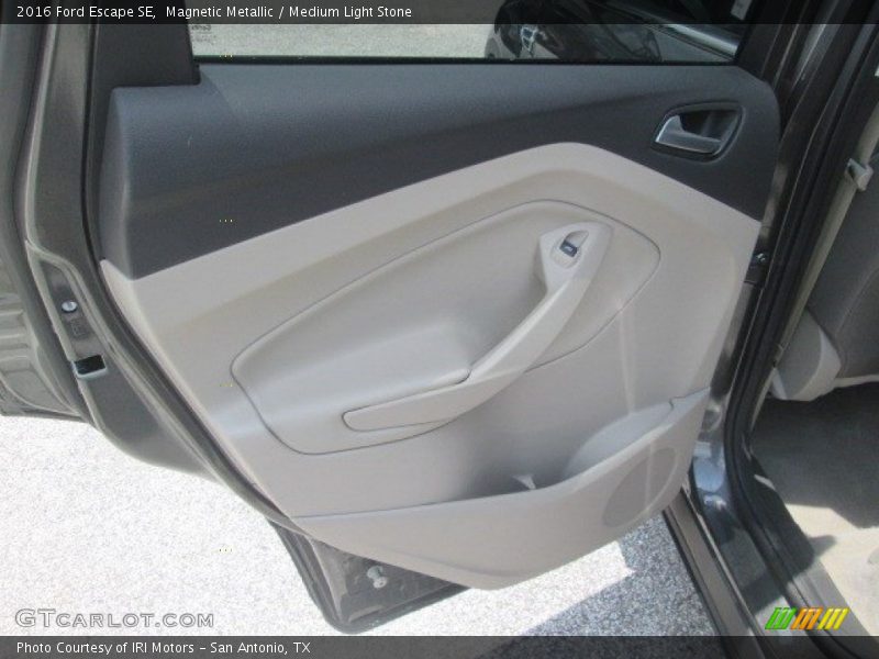 Magnetic Metallic / Medium Light Stone 2016 Ford Escape SE