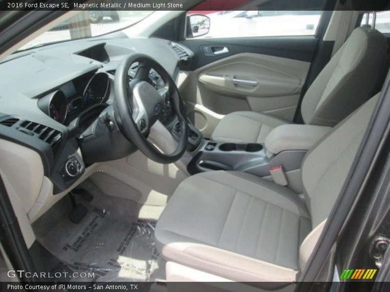 Magnetic Metallic / Medium Light Stone 2016 Ford Escape SE