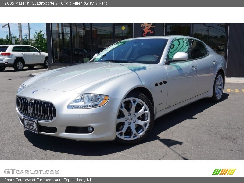 Grigio Alfieri (Grey) / Nero 2009 Maserati Quattroporte S