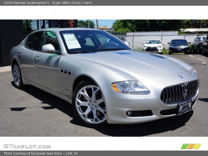 Grigio Alfieri (Grey) / Nero 2009 Maserati Quattroporte S