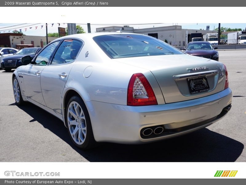 Grigio Alfieri (Grey) / Nero 2009 Maserati Quattroporte S