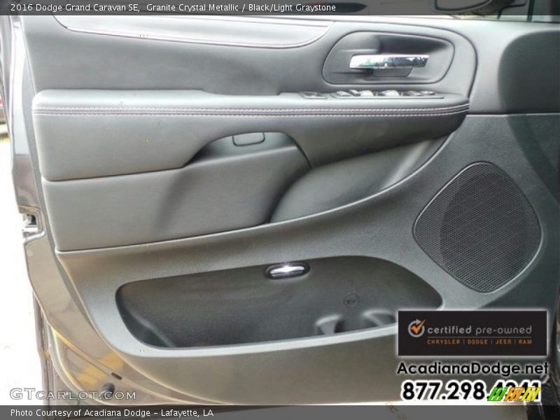 Granite Crystal Metallic / Black/Light Graystone 2016 Dodge Grand Caravan SE
