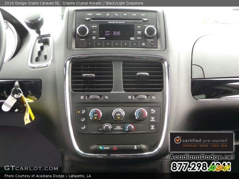 Granite Crystal Metallic / Black/Light Graystone 2016 Dodge Grand Caravan SE