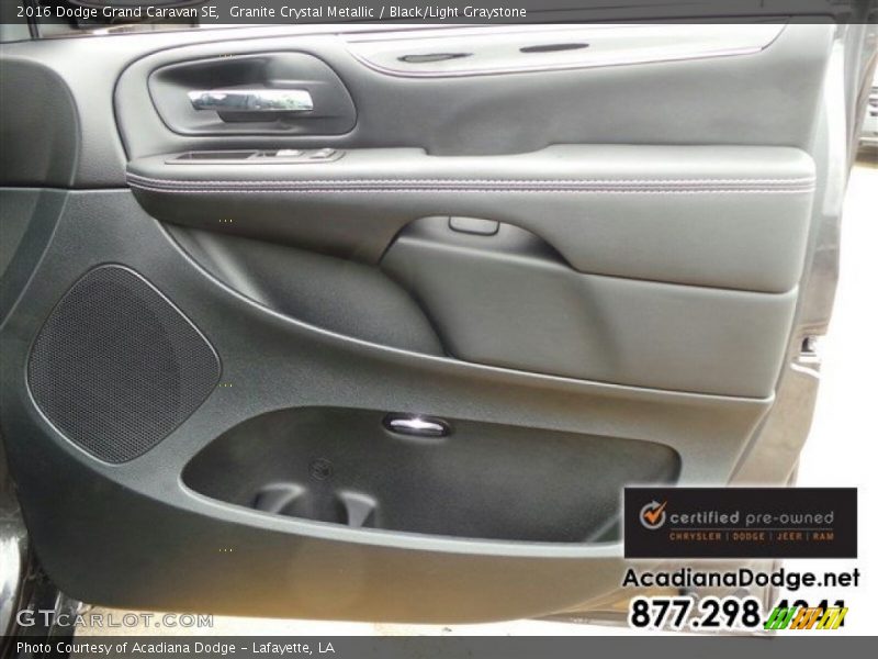 Granite Crystal Metallic / Black/Light Graystone 2016 Dodge Grand Caravan SE