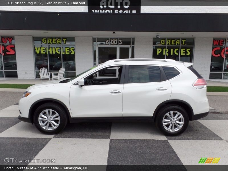 Glacier White / Charcoal 2016 Nissan Rogue SV