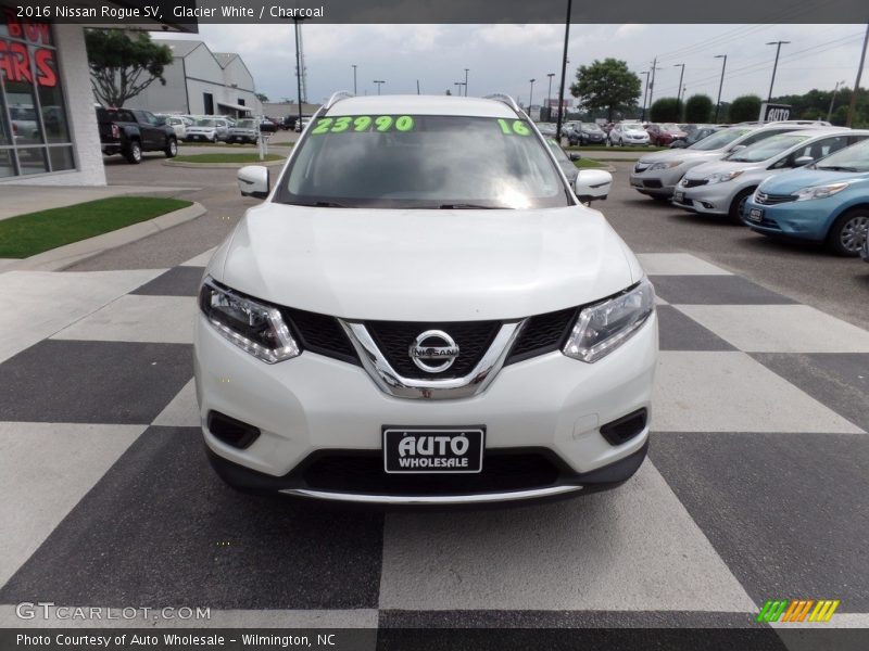 Glacier White / Charcoal 2016 Nissan Rogue SV