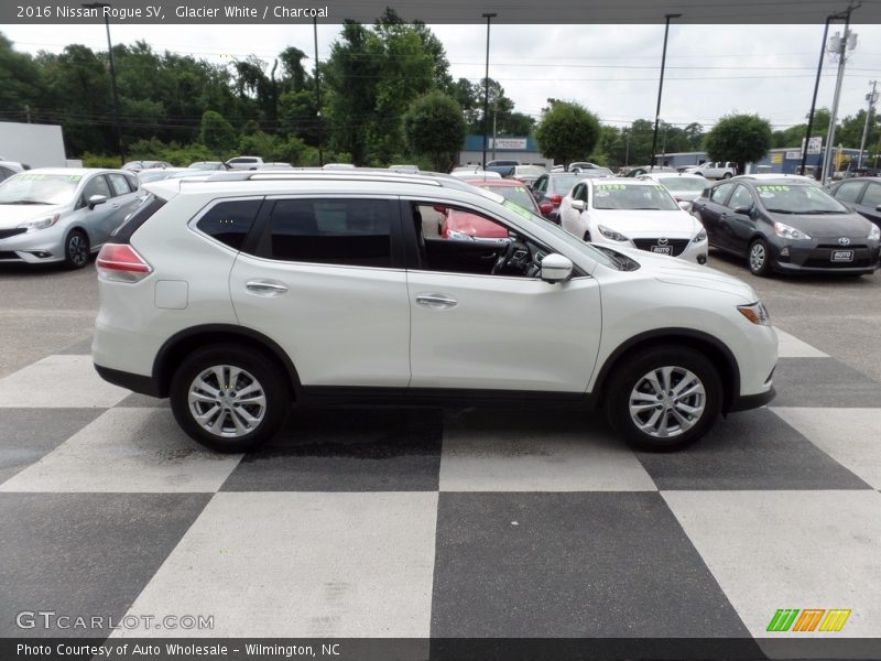Glacier White / Charcoal 2016 Nissan Rogue SV