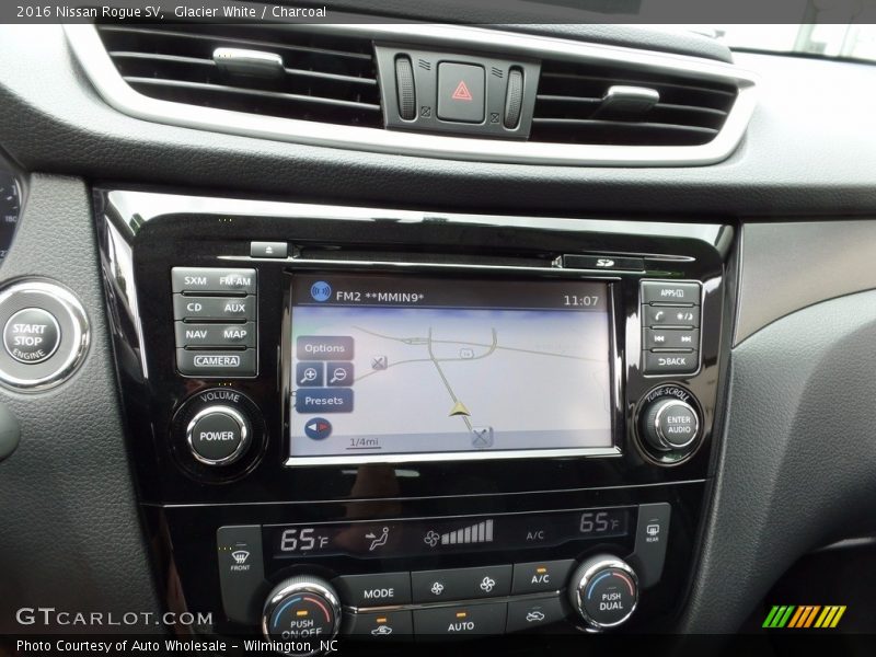 Glacier White / Charcoal 2016 Nissan Rogue SV