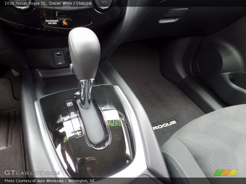 Glacier White / Charcoal 2016 Nissan Rogue SV