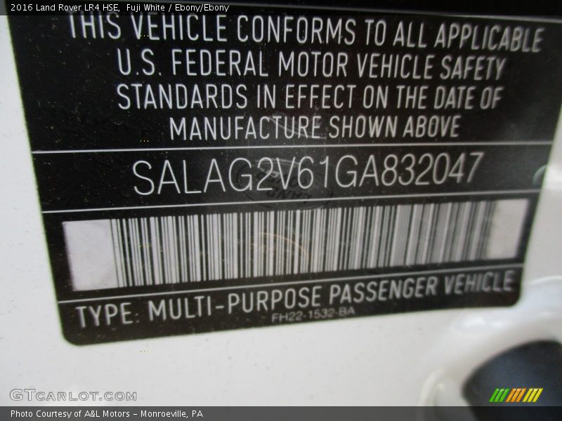 Fuji White / Ebony/Ebony 2016 Land Rover LR4 HSE