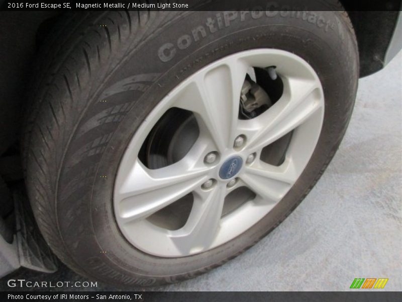 Magnetic Metallic / Medium Light Stone 2016 Ford Escape SE