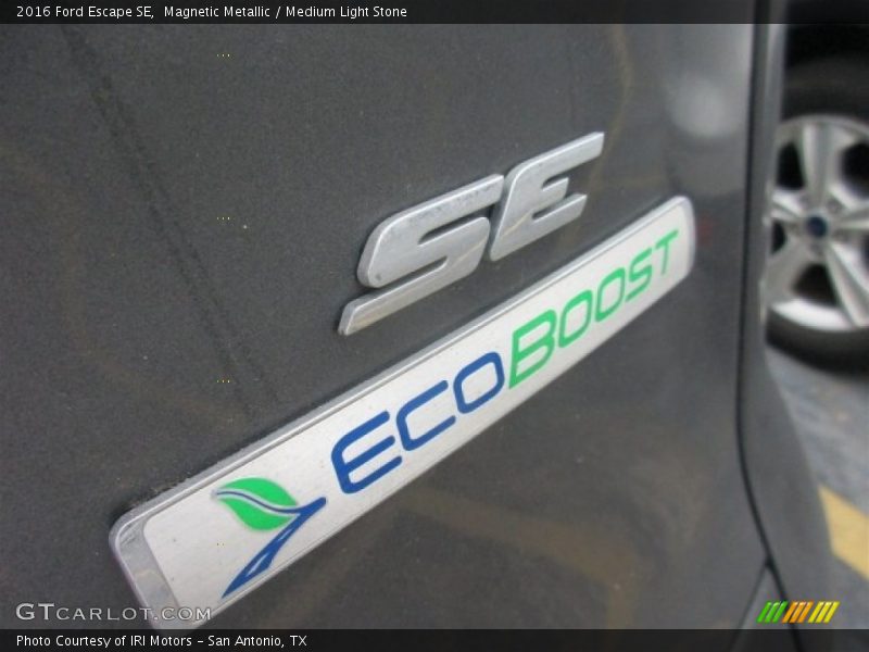 Magnetic Metallic / Medium Light Stone 2016 Ford Escape SE