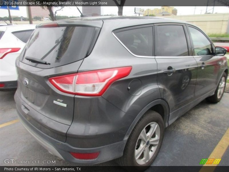 Magnetic Metallic / Medium Light Stone 2016 Ford Escape SE
