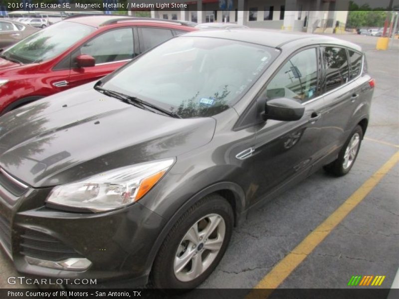 Magnetic Metallic / Medium Light Stone 2016 Ford Escape SE