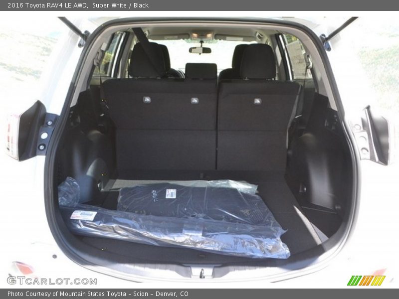 Super White / Black 2016 Toyota RAV4 LE AWD