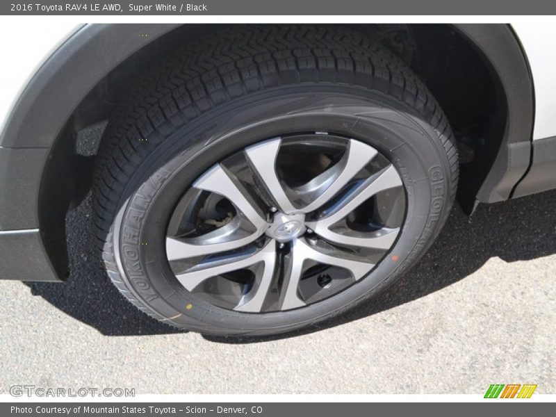 Super White / Black 2016 Toyota RAV4 LE AWD