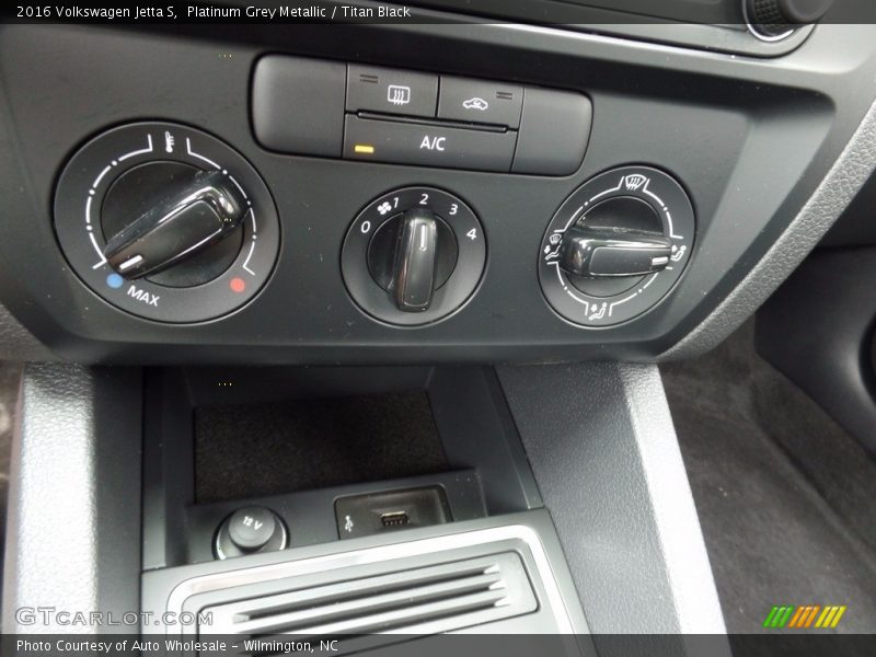 Platinum Grey Metallic / Titan Black 2016 Volkswagen Jetta S