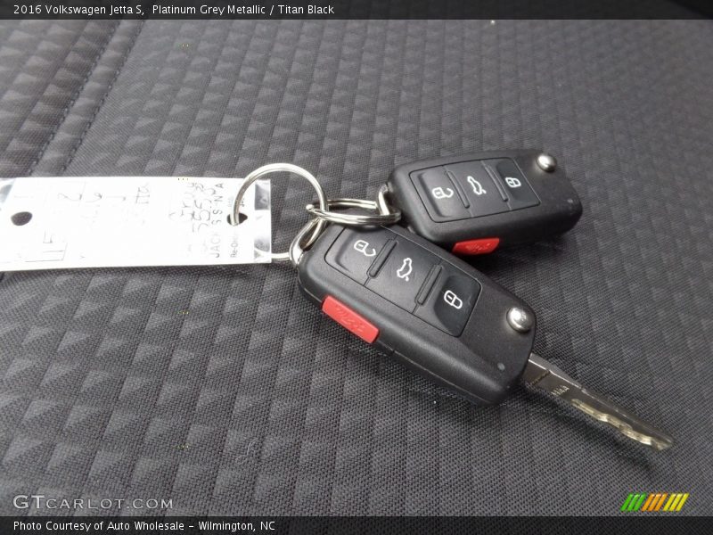 Platinum Grey Metallic / Titan Black 2016 Volkswagen Jetta S