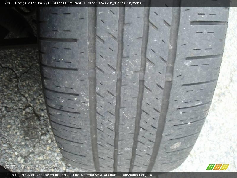 Magnesium Pearl / Dark Slate Gray/Light Graystone 2005 Dodge Magnum R/T