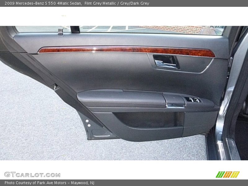 Flint Grey Metallic / Grey/Dark Grey 2009 Mercedes-Benz S 550 4Matic Sedan