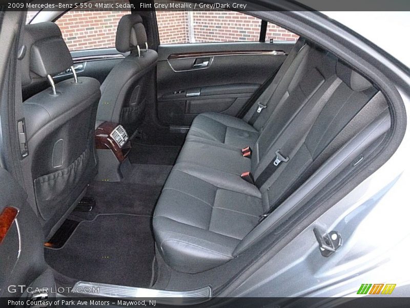 Flint Grey Metallic / Grey/Dark Grey 2009 Mercedes-Benz S 550 4Matic Sedan