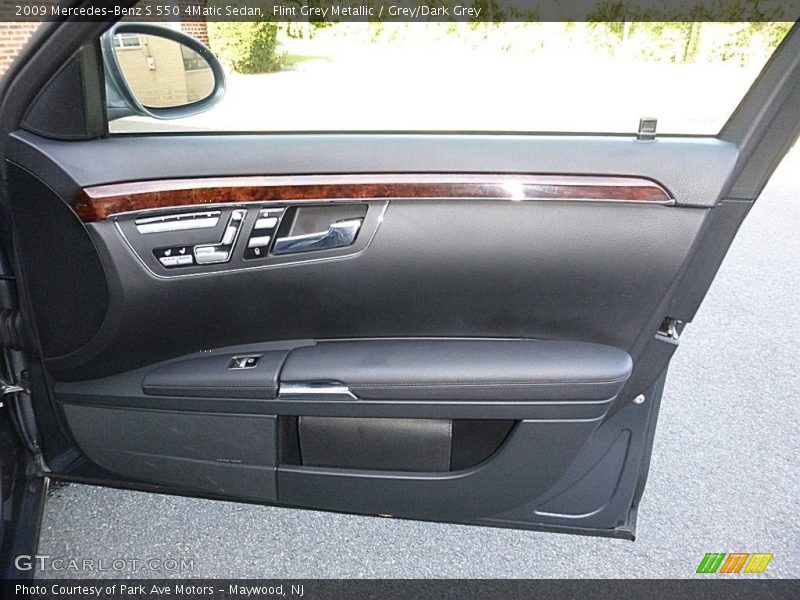 Flint Grey Metallic / Grey/Dark Grey 2009 Mercedes-Benz S 550 4Matic Sedan