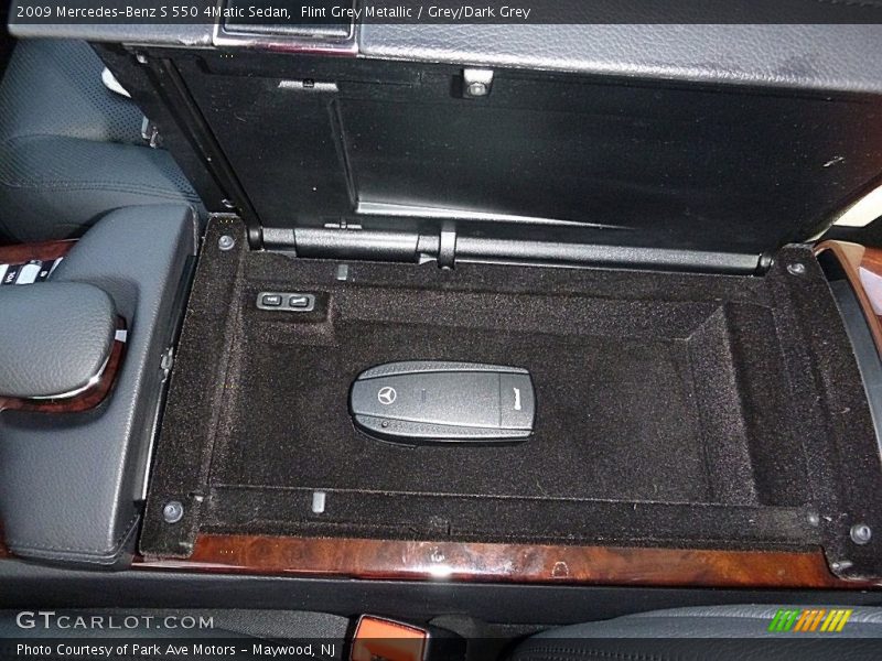 Flint Grey Metallic / Grey/Dark Grey 2009 Mercedes-Benz S 550 4Matic Sedan