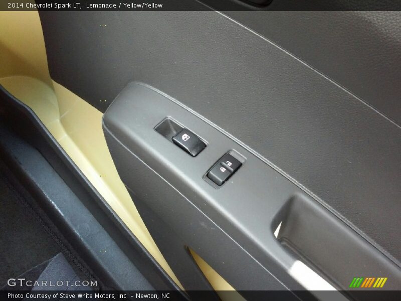 Lemonade / Yellow/Yellow 2014 Chevrolet Spark LT