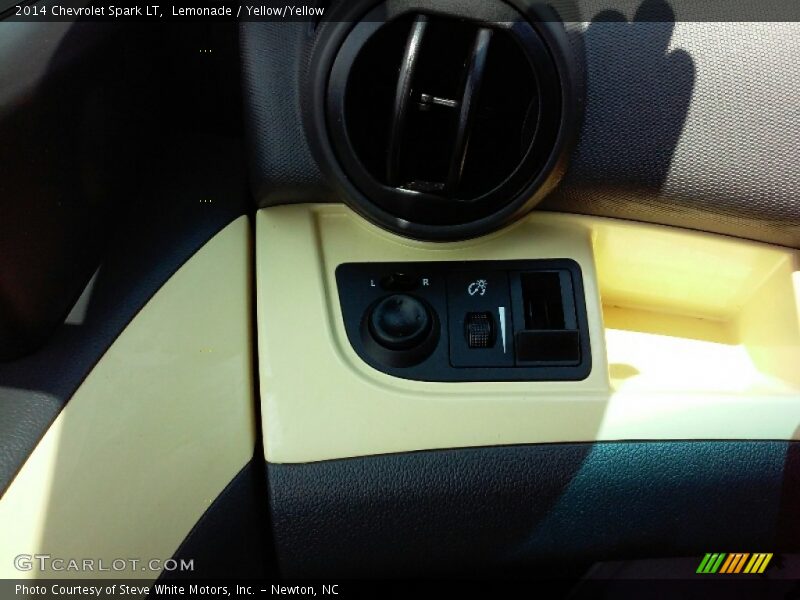 Lemonade / Yellow/Yellow 2014 Chevrolet Spark LT