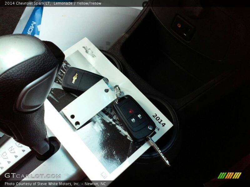 Lemonade / Yellow/Yellow 2014 Chevrolet Spark LT