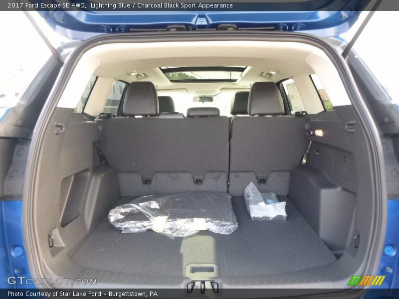 Lightning Blue / Charcoal Black Sport Appearance 2017 Ford Escape SE 4WD