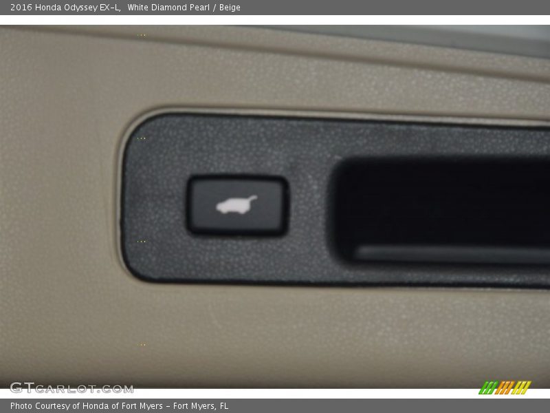 White Diamond Pearl / Beige 2016 Honda Odyssey EX-L