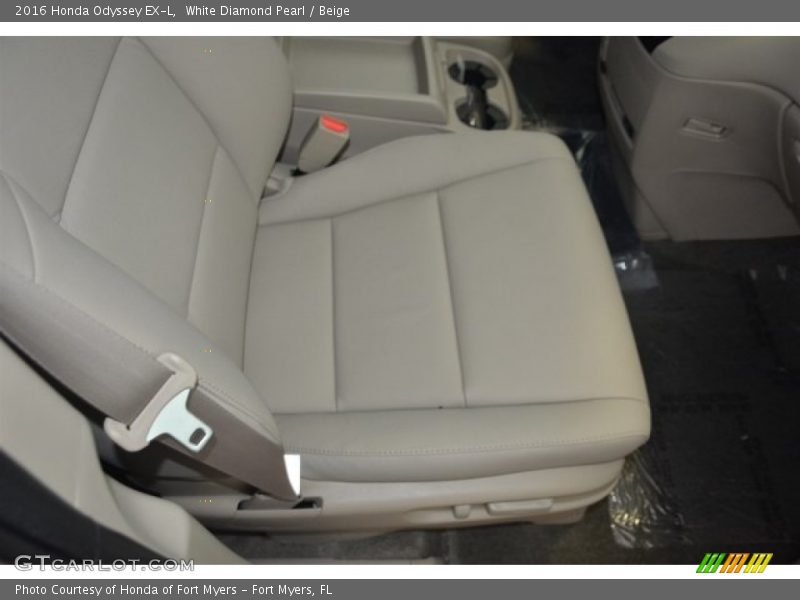 White Diamond Pearl / Beige 2016 Honda Odyssey EX-L