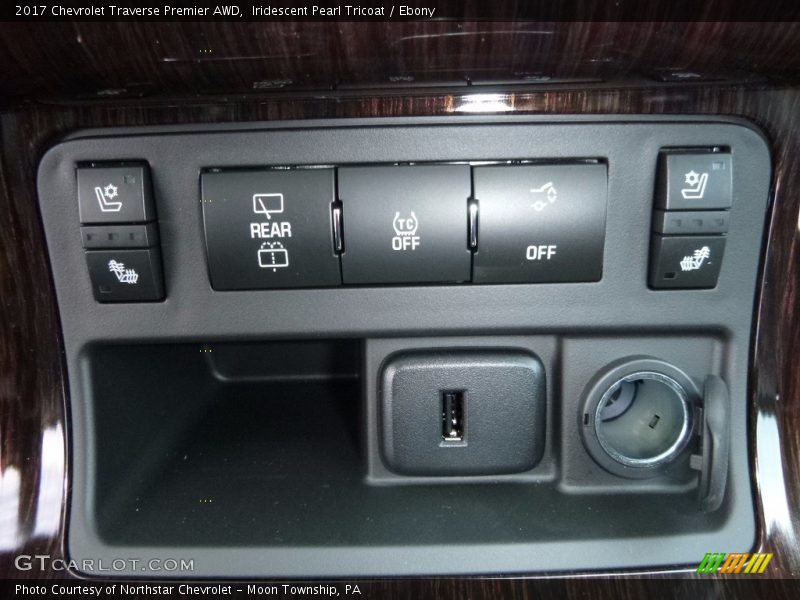 Iridescent Pearl Tricoat / Ebony 2017 Chevrolet Traverse Premier AWD