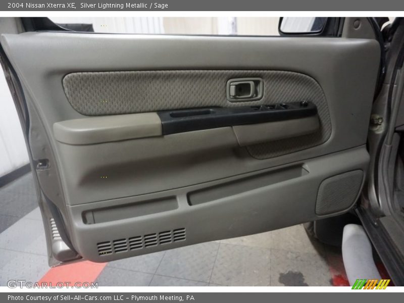 Silver Lightning Metallic / Sage 2004 Nissan Xterra XE