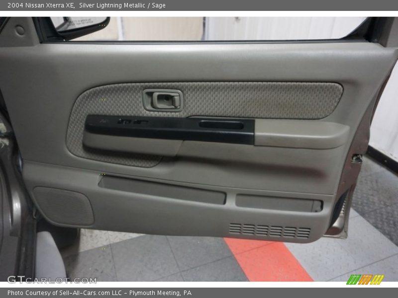 Silver Lightning Metallic / Sage 2004 Nissan Xterra XE